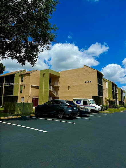 7175 Orange Dr Unit 219H, Davie, FL 33314