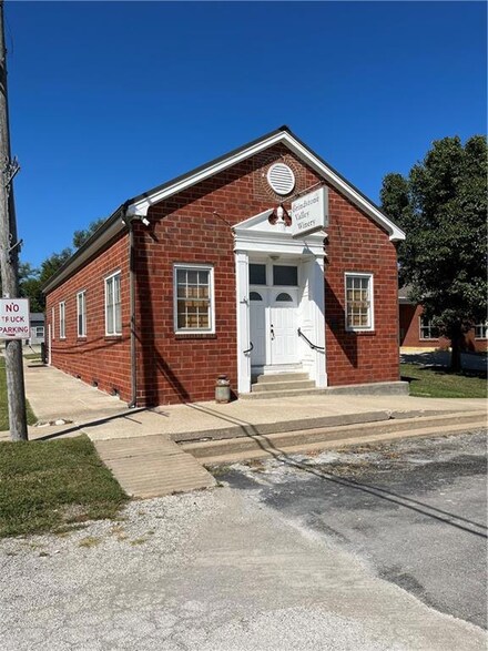 595 Clinton St, Osborn, MO 64474