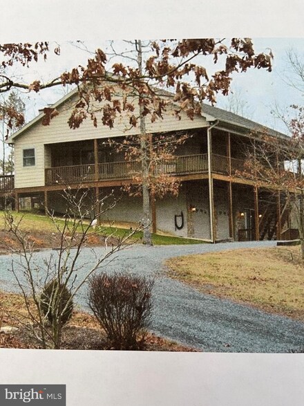 114 Bluebird Ct, Basye, VA 22810