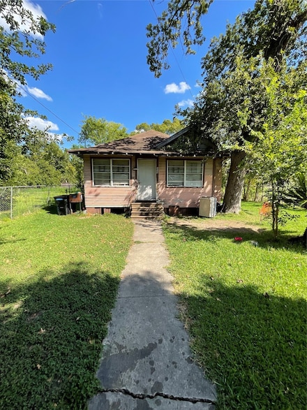 305 Burr St, Houston, TX 77011