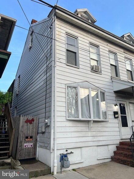 705 W Race St, Pottsville, PA 17901