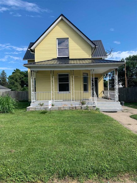 1035 Thomas St, South Bend, IN 46601