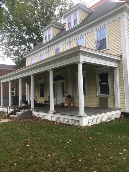 189 Broad St, Claremont, NH 03743