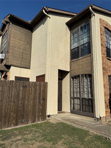 611 Oriole Blvd Unit 1404, Duncanville, TX 75116