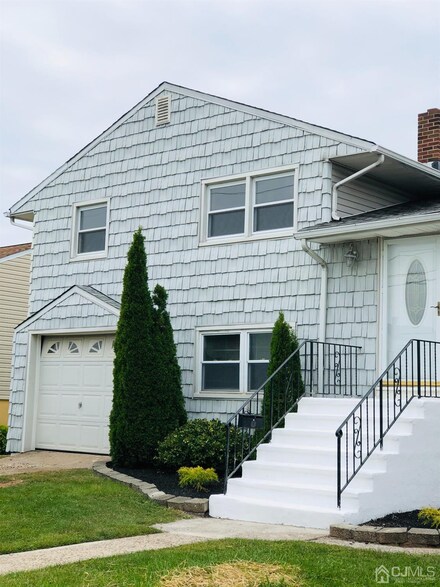 71 Jackson Ave, Carteret, NJ 07008