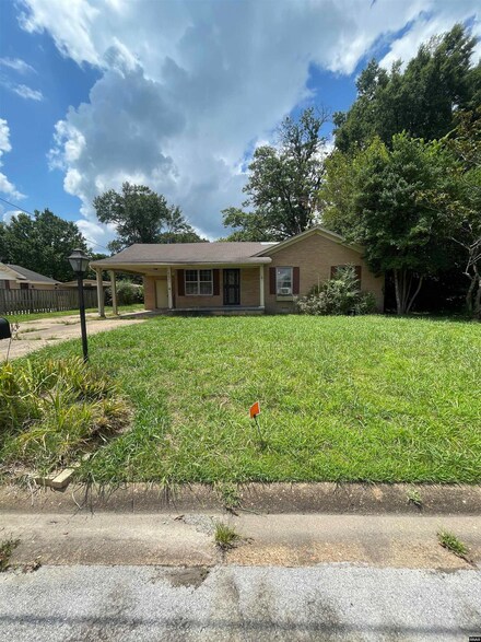 1827 Jim Bowie Rd, Dyersburg, TN 38024