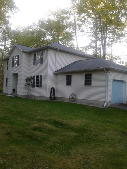 2852 Oak View Ln, Tobyhanna, PA 18466