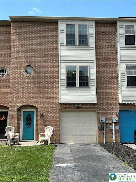 359 W 2nd St, Alburtis, PA 18011