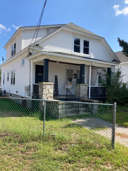 233 Blucher St, Manchester, NH 03102