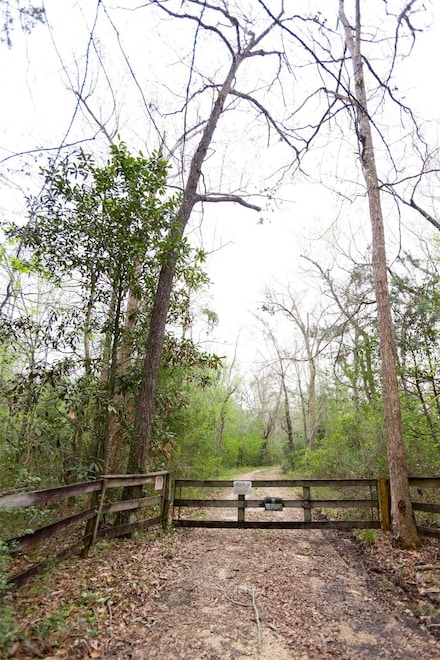 101 E Fork Dr, Cleveland, TX 77328