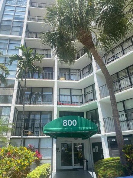800 Parkview Dr Unit 104, Hallandale Beach, FL 33009