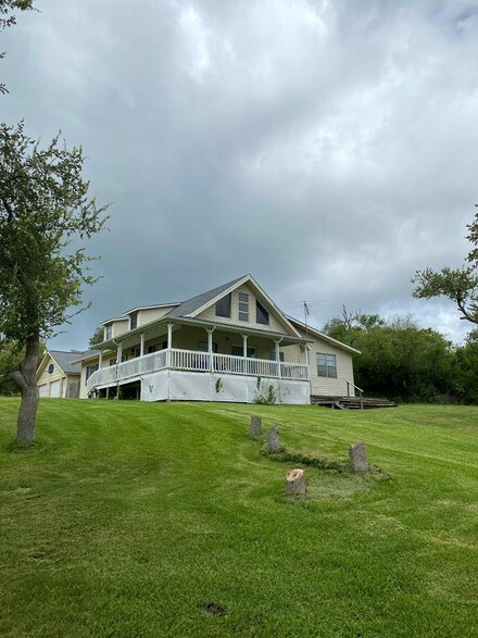 289 Mission River Oaks Rd, Woodsboro, TX 78393