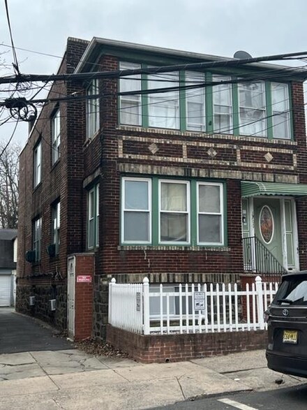 1011 74th St, North Bergen, NJ 07047