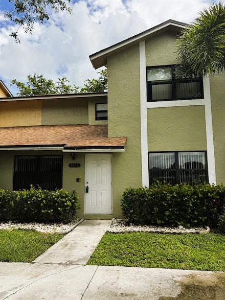 5345 Gate Lake Rd, Tamarac, FL 33319