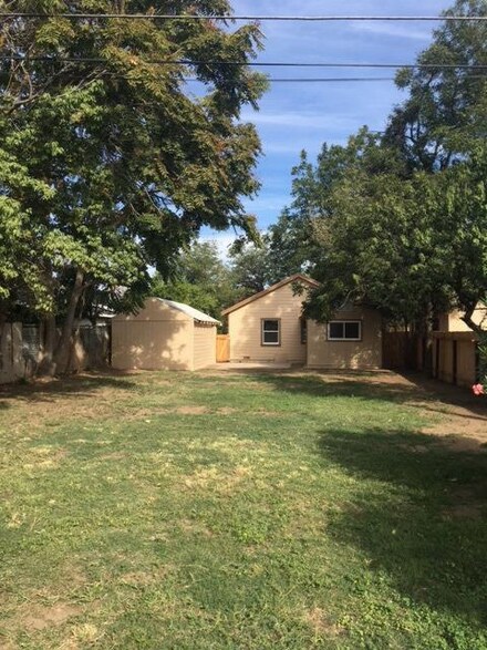 453 N Fruit Ave, Fresno, CA 93706