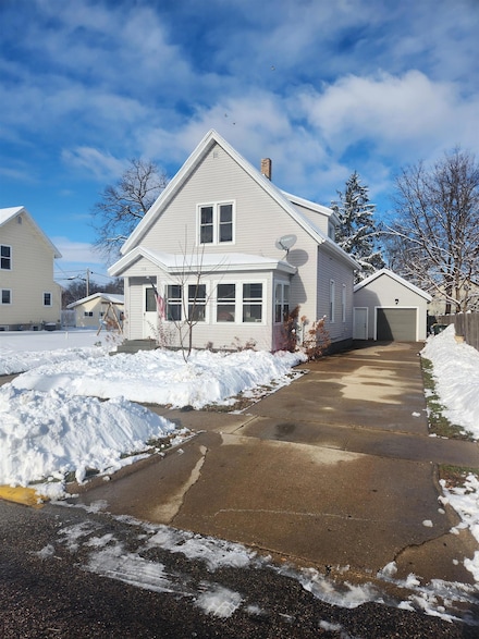 106 E Hudson St, Mazomanie, WI 53560