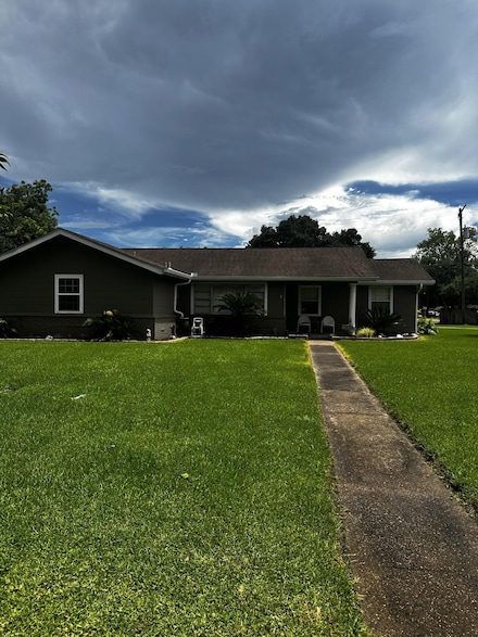 2923 W Chicago Ave, Nederland, TX 77627