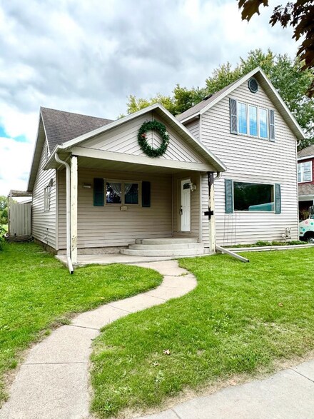 1031 6th Ave, Antigo, WI 54409