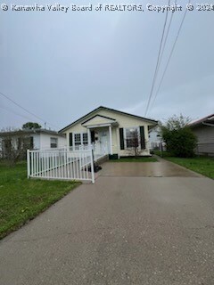 216 Carson St, Saint Albans, WV 25177