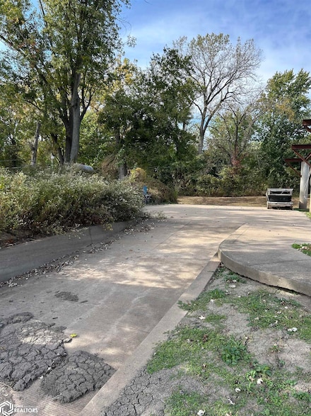 125 Oconnell Beach Rd, Burlington, IA 52601