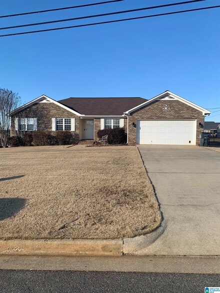 144 Andrew Dr, Weaver, AL 36277
