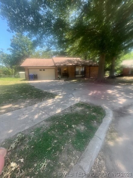 1101 W Vicksburg Place, Broken Arrow, OK 74011