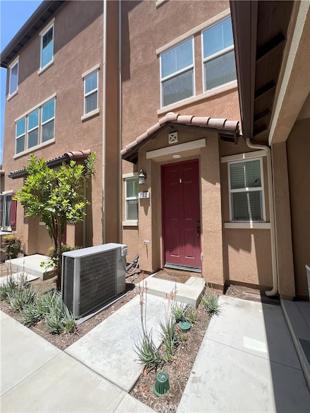 712 N Ethan Way, Anaheim, CA 92805