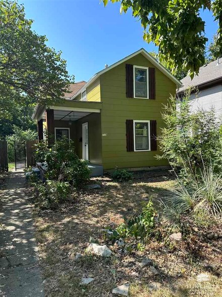 719 Moro St, Manhattan, KS 66502