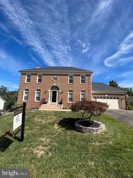 16064 Olmstead Ln, Woodbridge, VA 22191