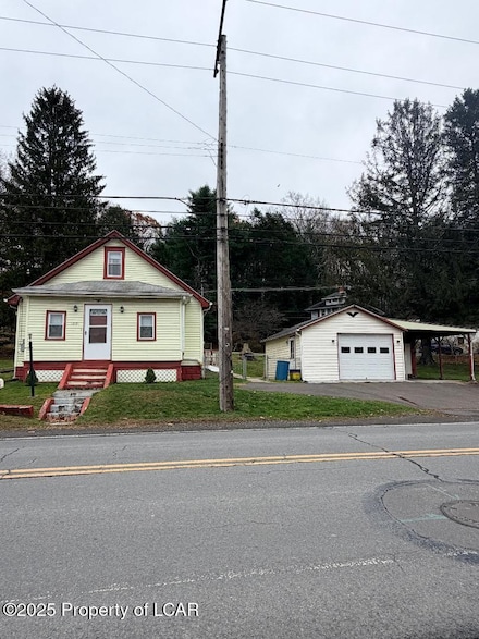 1021 Lower Demunds Rd, Dallas, PA 18612