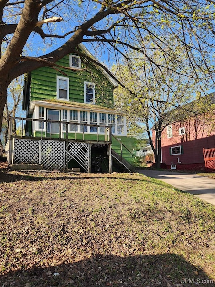 707 W Edwards Ave, Houghton, MI 49931