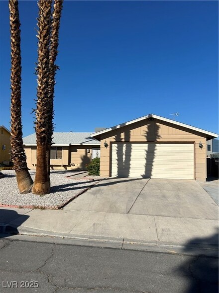 6236 Silverfield Dr, Las Vegas, NV 89103