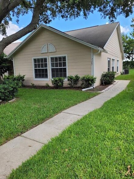 2367 Bentley Dr, Palm Harbor, FL 34684