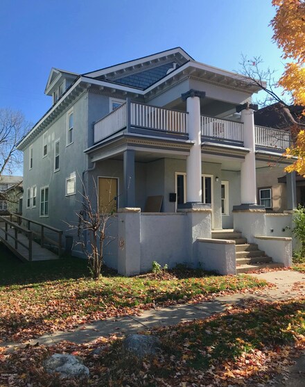 214 Allen Blvd, Kalamazoo, MI 49007