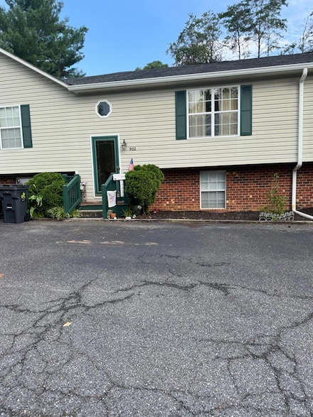 902 Goose Meadow Dr, Forest, VA 24551
