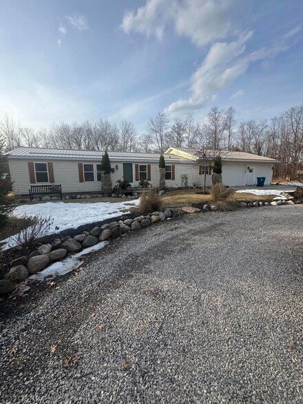 5304 Highland Trail, Houghton Lake, MI 48629