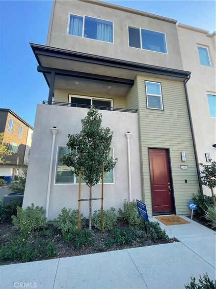 18441 W Montage Ln, Northridge, CA 91325