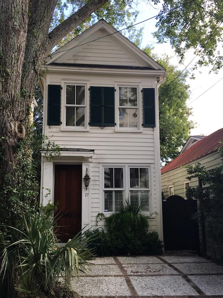 17 West St, Charleston, SC 29401