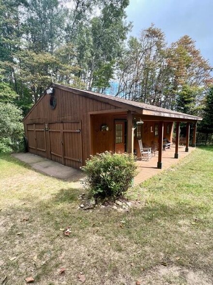 7829 8 Mile Rd, Hesperia, MI 49421