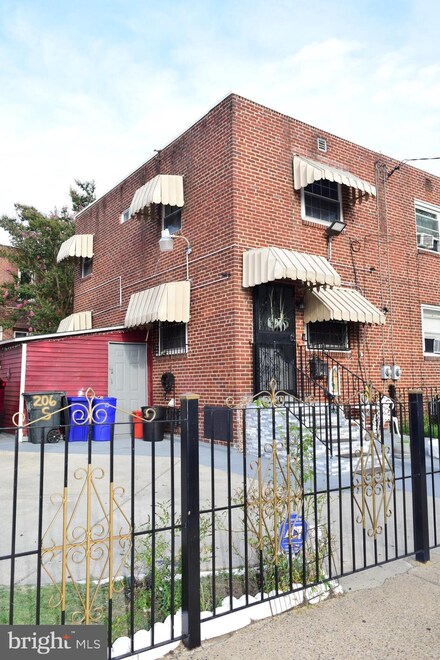 206 S 36th St, Camden, NJ 08105