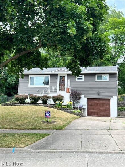 261 Eastholm Ave, Akron, OH 44312