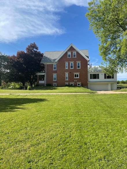 4310 Jackson Dr, Jackson, WI 53037