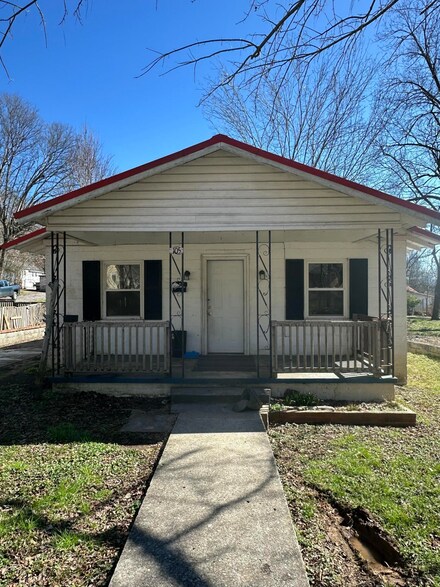 105 Locust Ave, South Pittsburg, TN 37380