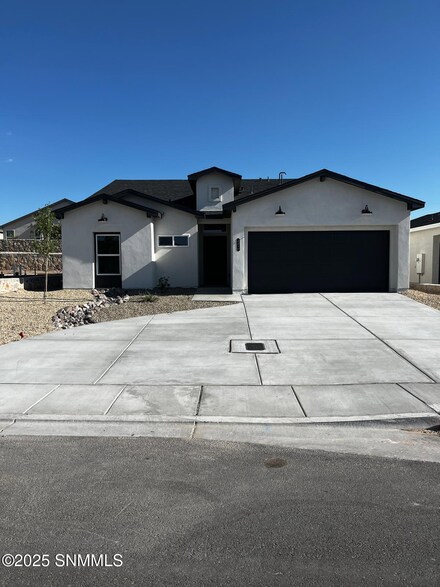 2210 Torreon Rd, Las Cruces, NM 88012