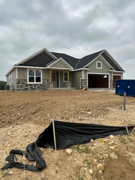 456 Sandstone St, Slinger, WI 53086