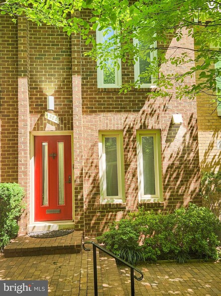 4355 Embassy Park Dr NW, Washington, DC 20016