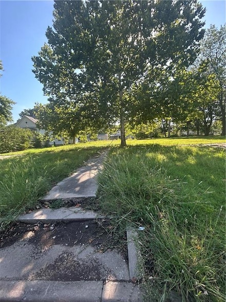208 S 13th St, Independence, KS 67301