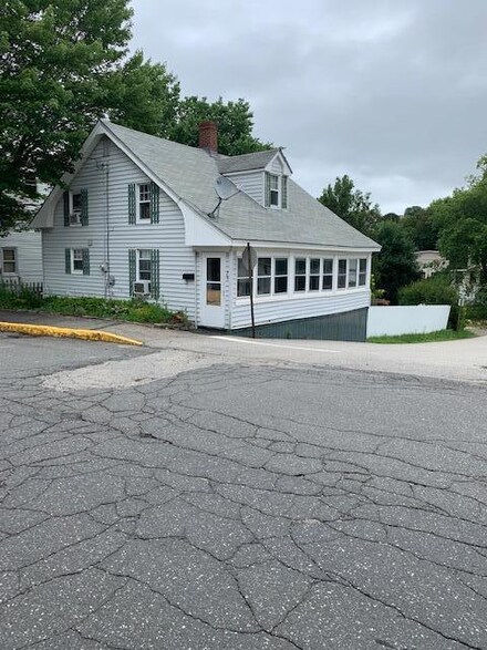 29 Pike St, Biddeford, ME 04005