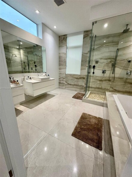 10553 NW 68th Terrace, Doral, FL 33178