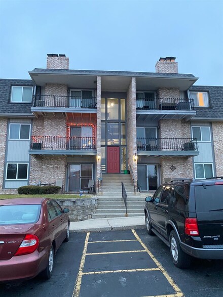 245 W Joliet St Unit 207, Schererville, IN 46375